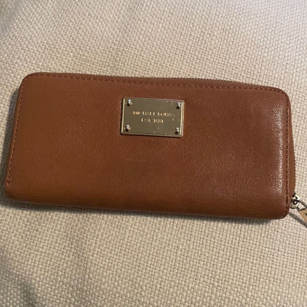 Michael Kors luggage zip wallet bag
